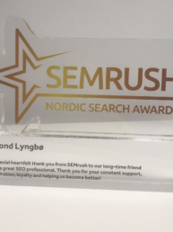 Trond Lyngbø, SEO-ekspert i Search Planet i Oslo, Norge, mottar gjev SEO-pris under Nordic Search Awards.