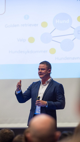 SEO-konsulent i Search Planet, Trond Lyngbø, holder foredrag om SEO på en konferanse i Norge.